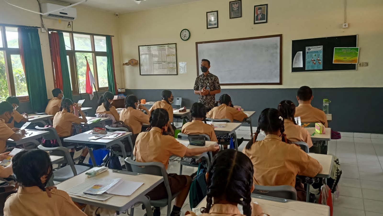 SMK PGRI 5 Denpasar menyapa adik-adik kelas IX SMP Cipta Dharma Denpasar